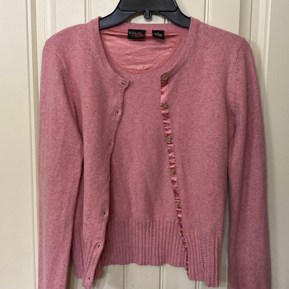 ‼️BOGO‼️ second item 60% off. Womens cardigan pink Medium